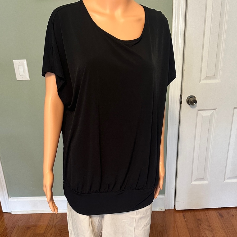 Relaxed Black Short Sleeve Blouson Top - Effortless Everyday Tee